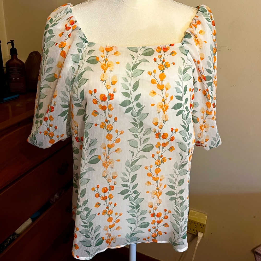 Cute blouse. Never worn. Size S